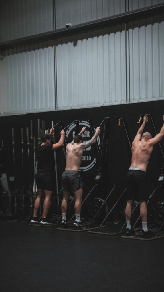 A class of people trying CrossFit for beginners