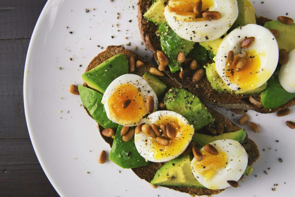 plate of eggs and avocado which is an excellent source of CrossFit nutrition